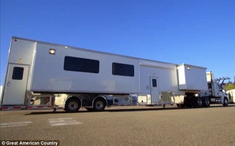 Brad Pitts Movie Set-Trailer Has All the Comforts of Home